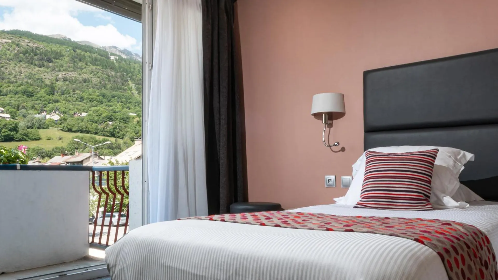 Hotel Vauban Briancon Serre Chevalier 3*, Μπριανσόν